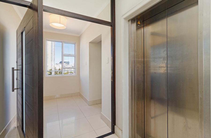 3 Bedroom Property for Sale in Sea Point Western Cape